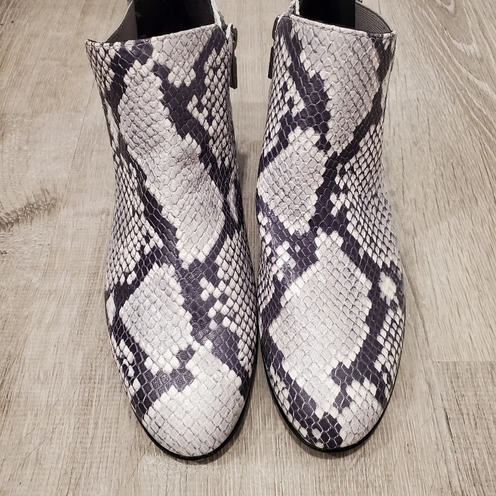 NEW Munro Cate Chelsea Snake Embossed Ankle Boots